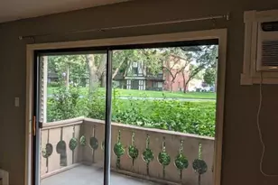 17 Parkside Ct, Vernon Hills, IL 60061 - Photo 9