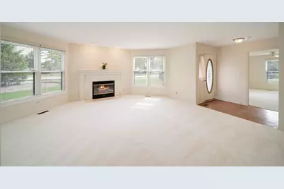 2 Willow Parkway, Buffalo Grove, IL 60089 - Photo 7