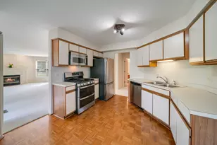 2 Willow Pkwy, Buffalo Grove, IL 60089 - Photo 11