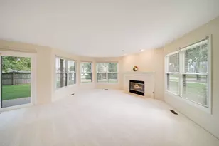 2 Willow Pkwy, Buffalo Grove, IL 60089 - Photo 5