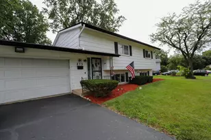 273 Berkshire Dr, Crystal Lake, IL 60014 - Photo 3