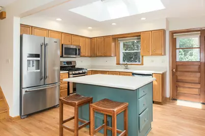 250 Shannon Court, Des Plaines, IL 60016 - Photo 7