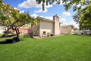 250 Shannon Ct, Des Plaines, IL 60016 - Photo 23