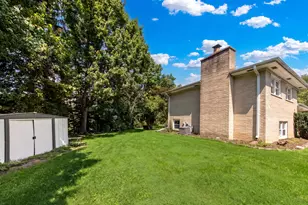 250 Shannon Ct, Des Plaines, IL 60016 - Photo 21
