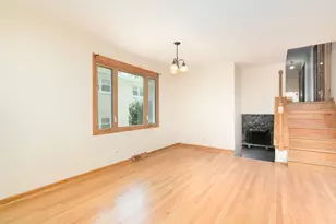 250 Shannon Ct, Des Plaines, IL 60016 - Photo 5