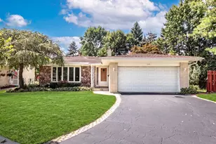 250 Shannon Ct, Des Plaines, IL 60016 - Photo 1