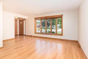 250 Shannon Ct, Des Plaines, IL 60016 - Photo 3