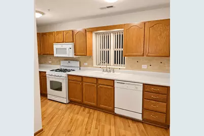 27 E Hattendorf Avenue #311, Roselle, IL 60172 - Photo 7