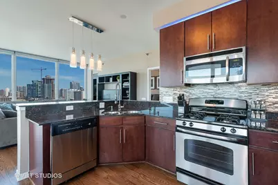 757 N Orleans Street #1309, Chicago, IL 60654 - Photo 5