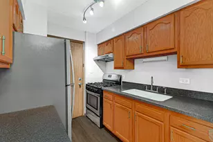 10430 Ridgeland Ave, Chicago Ridge, IL 60415 - Photo 5