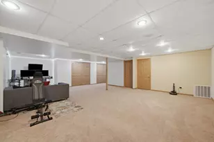 24 Stonegate Ln, Streamwood, IL 60107 - Photo 37