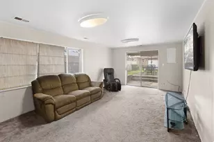 4639 Howard St, Skokie, IL 60076 - Photo 11