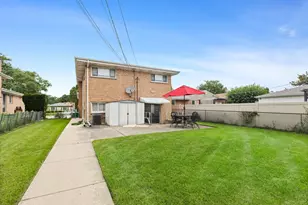 4639 Howard St, Skokie, IL 60076 - Photo 17