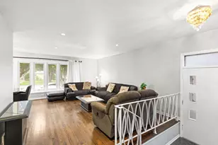 4639 Howard St, Skokie, IL 60076 - Photo 3