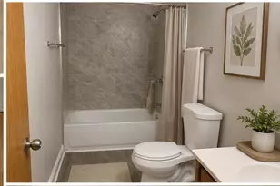 549 Ashland Ave, Aurora, IL 60505 - Photo 5