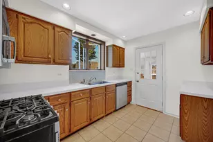 5618 Carol Ave, Morton Grove, IL 60053 - Photo 7