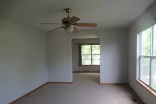 242 Berkshire Ln, Sugar Grove, IL 60554 - Photo 9