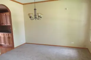 242 Berkshire Ln, Sugar Grove, IL 60554 - Photo 7