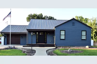 821 Main Street, Carthage, IL 62321 - Photo 1