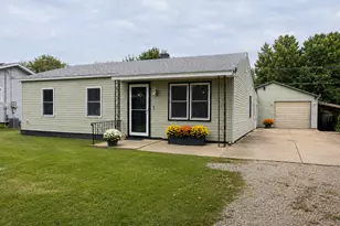 808 Tomahawk Dr, Ottawa, IL 61350 - Photo 1