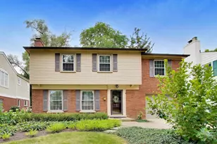 412 S Banbury Rd, Arlington Heights, IL 60005 - Photo 1