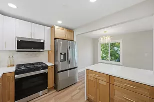 1952 N Hidden Creek Circle, Palatine, IL 60074 - Photo 5
