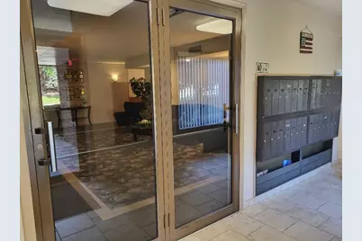 7510 Farmingdale Drive #204, Darien, IL 60561 - Photo 5