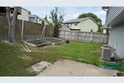 1990 Brookside Drive, Hoffman Estates, IL 60169 - Photo 19