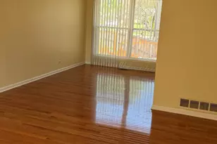 1990 Brookside Dr, Hoffman Estates, IL 60169 - Photo 5