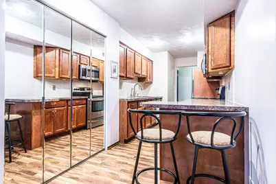 601 W Huntington Common Road #201, Mount Prospect, IL 60056 - Photo 3