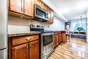 601 W Huntington Common Rd, Mount Prospect, IL 60056 - Photo 7