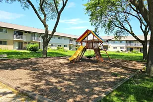 870 E Old Willow Road E, Prospect Heights, IL 60070 - Photo 7