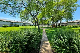 870 E Old Willow Road E, Prospect Heights, IL 60070 - Photo 5