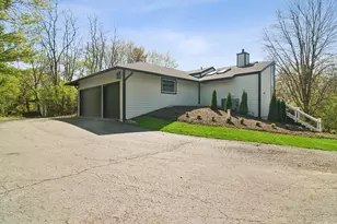 6739 Lakeridge Dr, Long Grove, IL 60047 - Photo 3