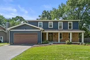 85 Cottonwood Cir, Batavia, IL 60510 - Photo 1