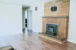 2301 Sweetbriar St, Crest Hill, IL 60403 - Photo 9