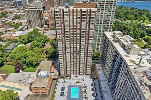 525 W Hawthorne Pl, Chicago, IL 60657 - Photo 3