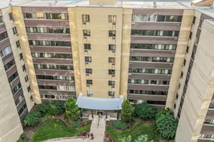 6300 N Sheridan Rd, Chicago, IL 60660 - Photo 1