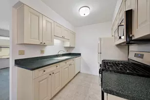 784 Leicester Rd, Elk Grove Village, IL 60007 - Photo 11