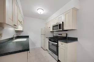 784 Leicester Rd, Elk Grove Village, IL 60007 - Photo 9