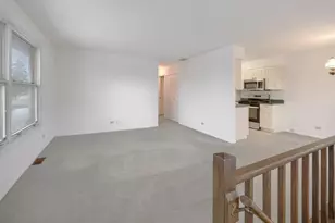 784 Leicester Rd, Elk Grove Village, IL 60007 - Photo 3