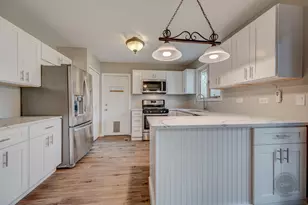 4 N Birchwood Dr, Naperville, IL 60540 - Photo 7