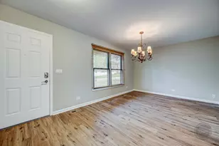 4 N Birchwood Dr, Naperville, IL 60540 - Photo 3