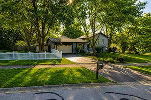 4 N Birchwood Dr, Naperville, IL 60540 - Photo 33