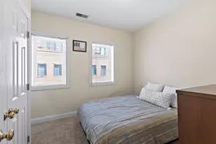 1350 W Byron St, Chicago, IL 60613 - Photo 13