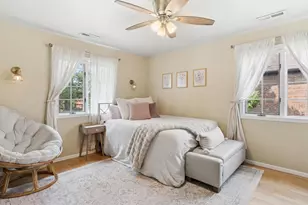 230 Windsor Ln, Willowbrook, IL 60527 - Photo 9