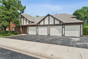 230 Windsor Ln, Willowbrook, IL 60527 - Photo 1
