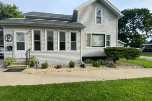 607 5th St, Mendota, IL 61342 - Photo 1