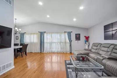8560 W Clara Drive, Niles, IL 60714 - Photo 5