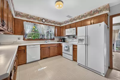 130 Ebbesen Drive, Dekalb, IL 60115 - Photo 13